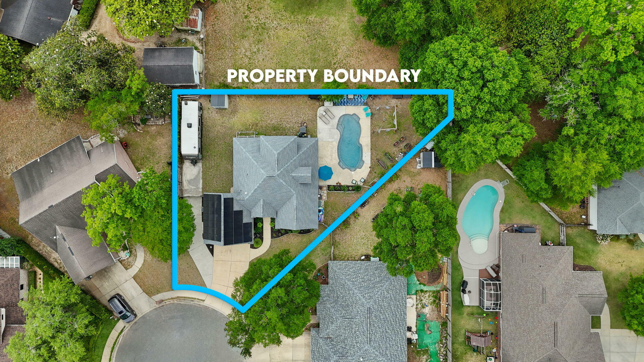 Property Photo: 528 Wildflower Court FL 32578