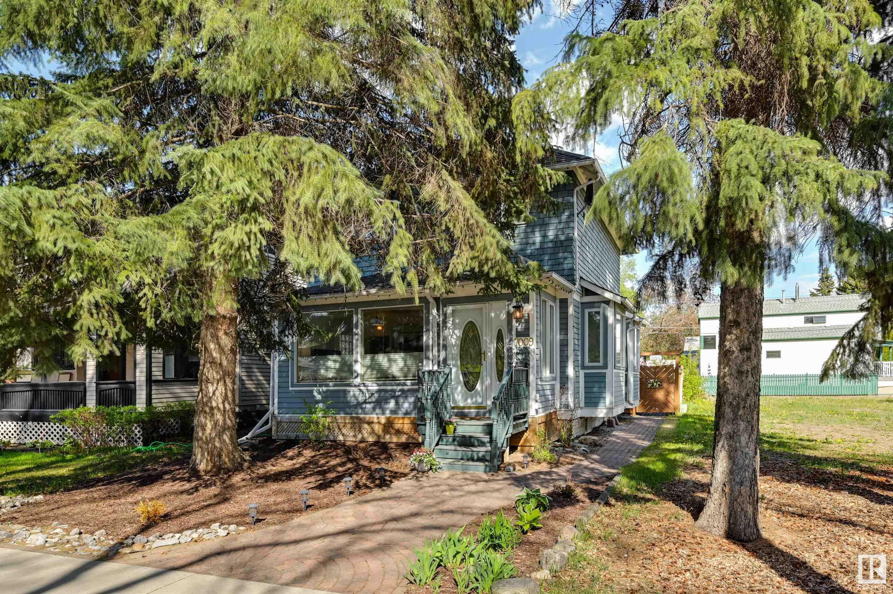 Photo de la propriété: 7009 105A Street NW AB T6H 2R6