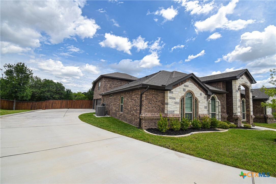 Property Photo: 7623 Palladium Loop TX 76542