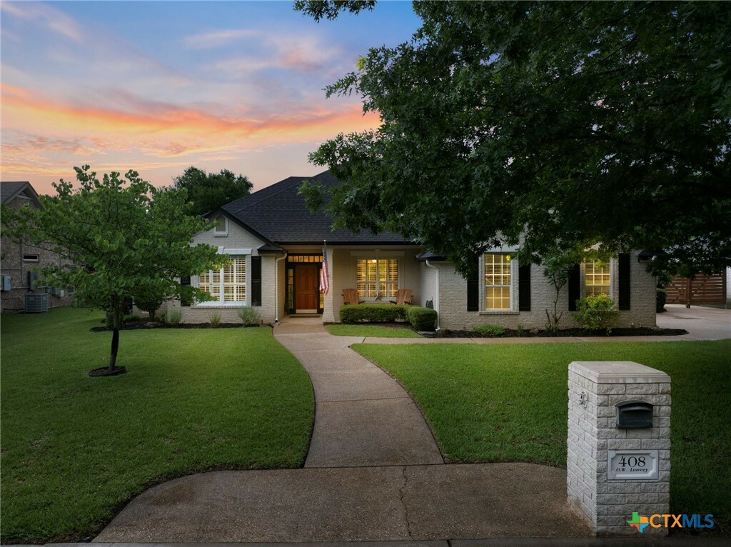 Property Photo: 408 O W Lowrey TX 76571