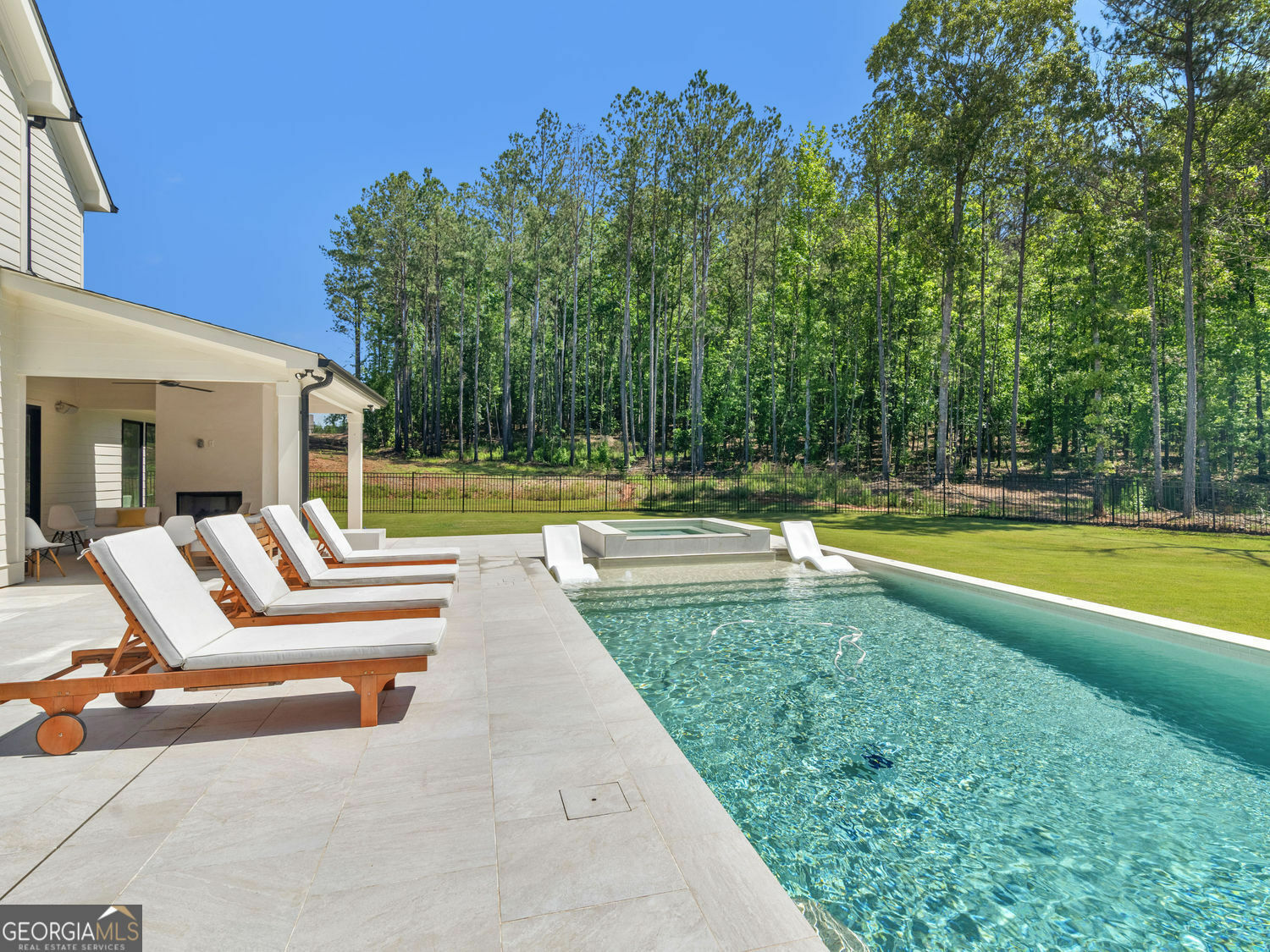 Property Photo: 260 Cicely Way GA 30290