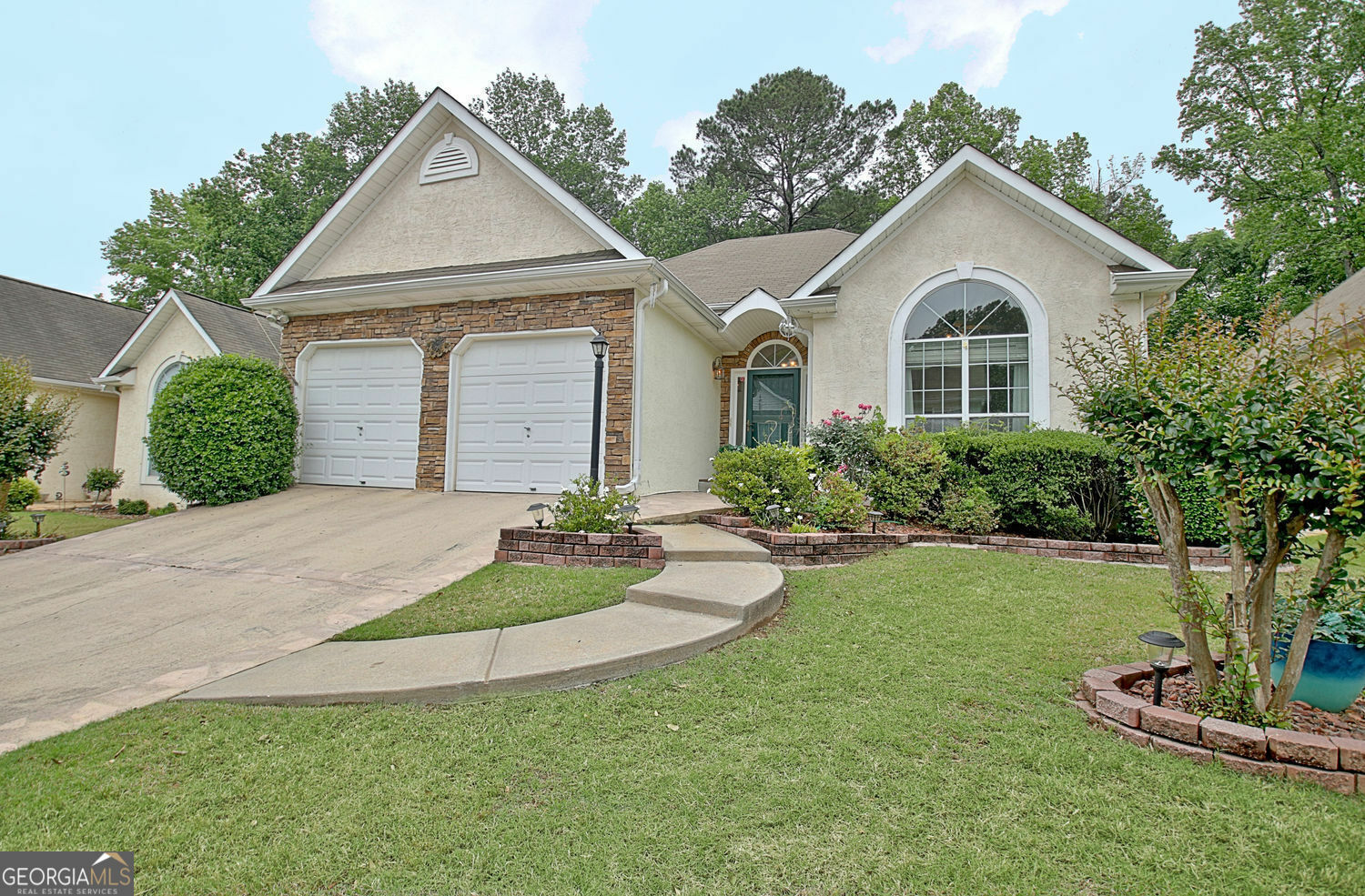 Property Photo: 323 Newfield Way GA 30269