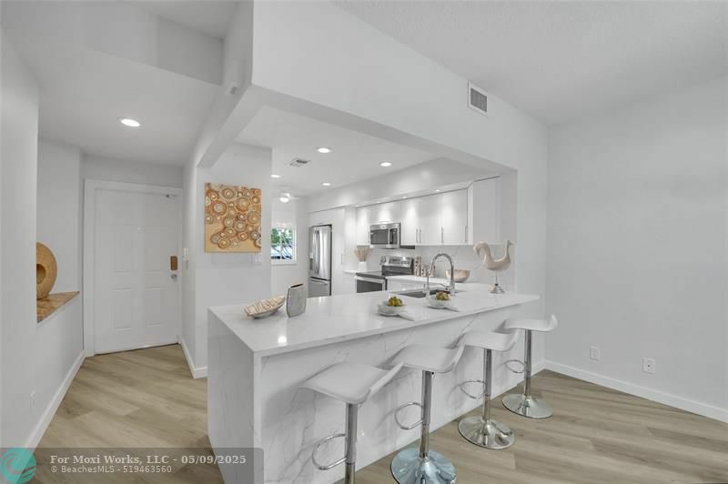 Property Photo: 4130 W Palm Aire Dr 302D FL 33069