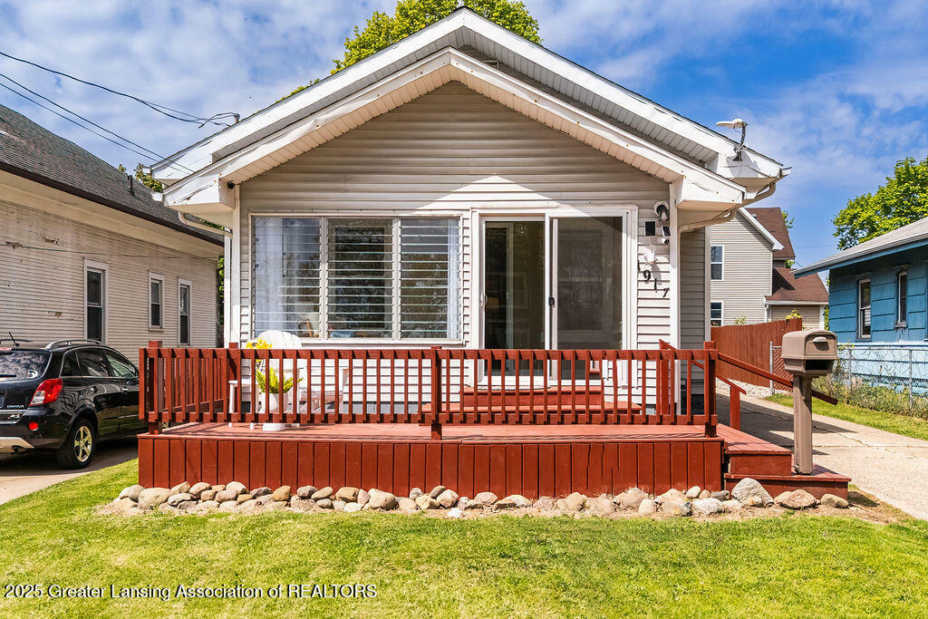 Property Photo: 1917 N East Street MI 48906