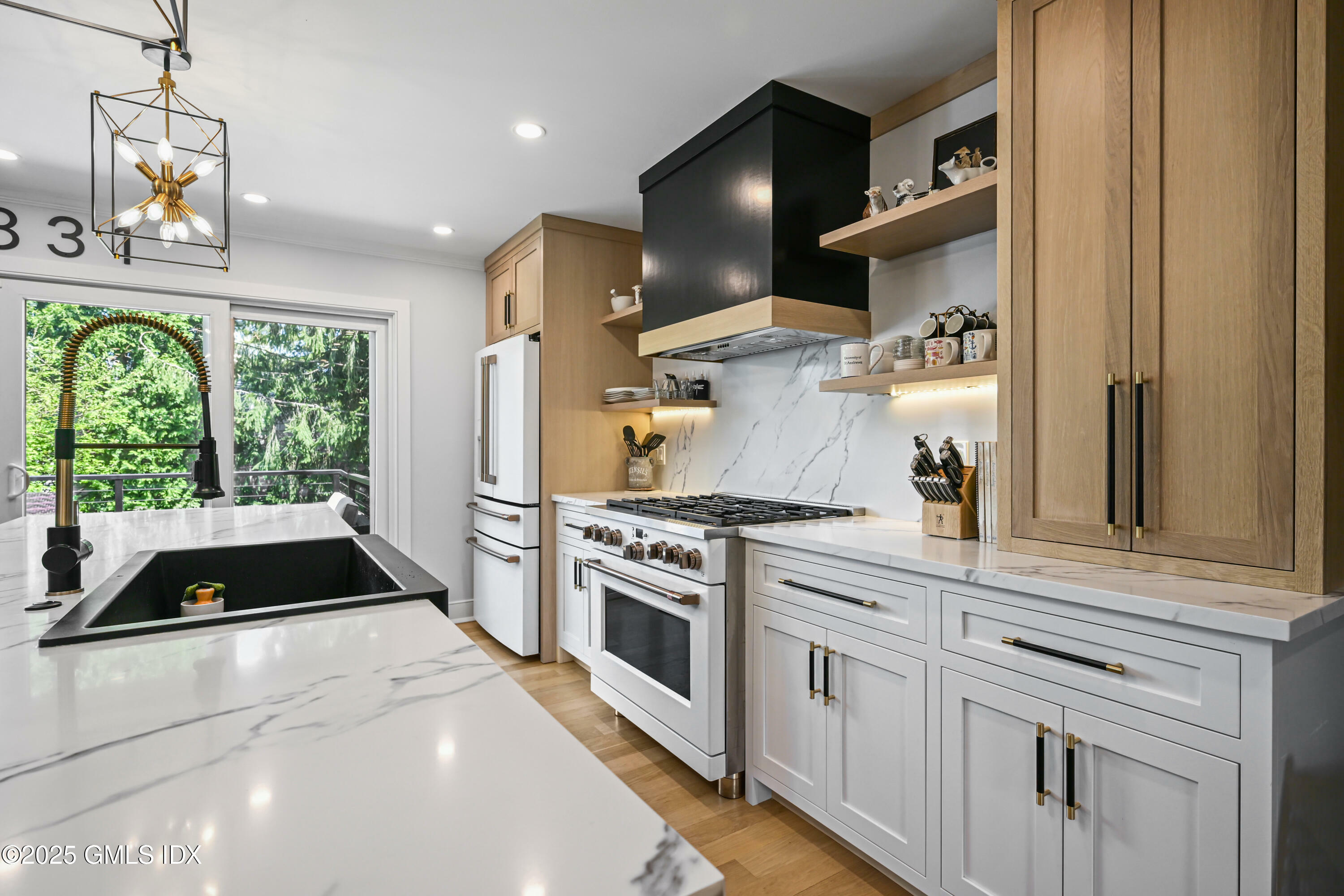 Property Photo: 21 Woods Avenue CT 06831