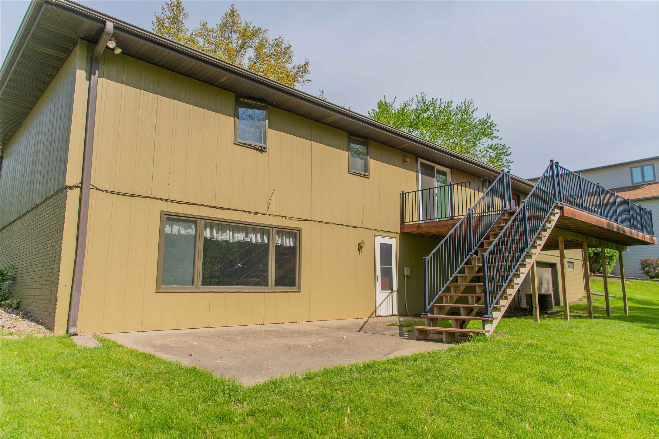Property Photo: 1546 W 4th Street IA 50219