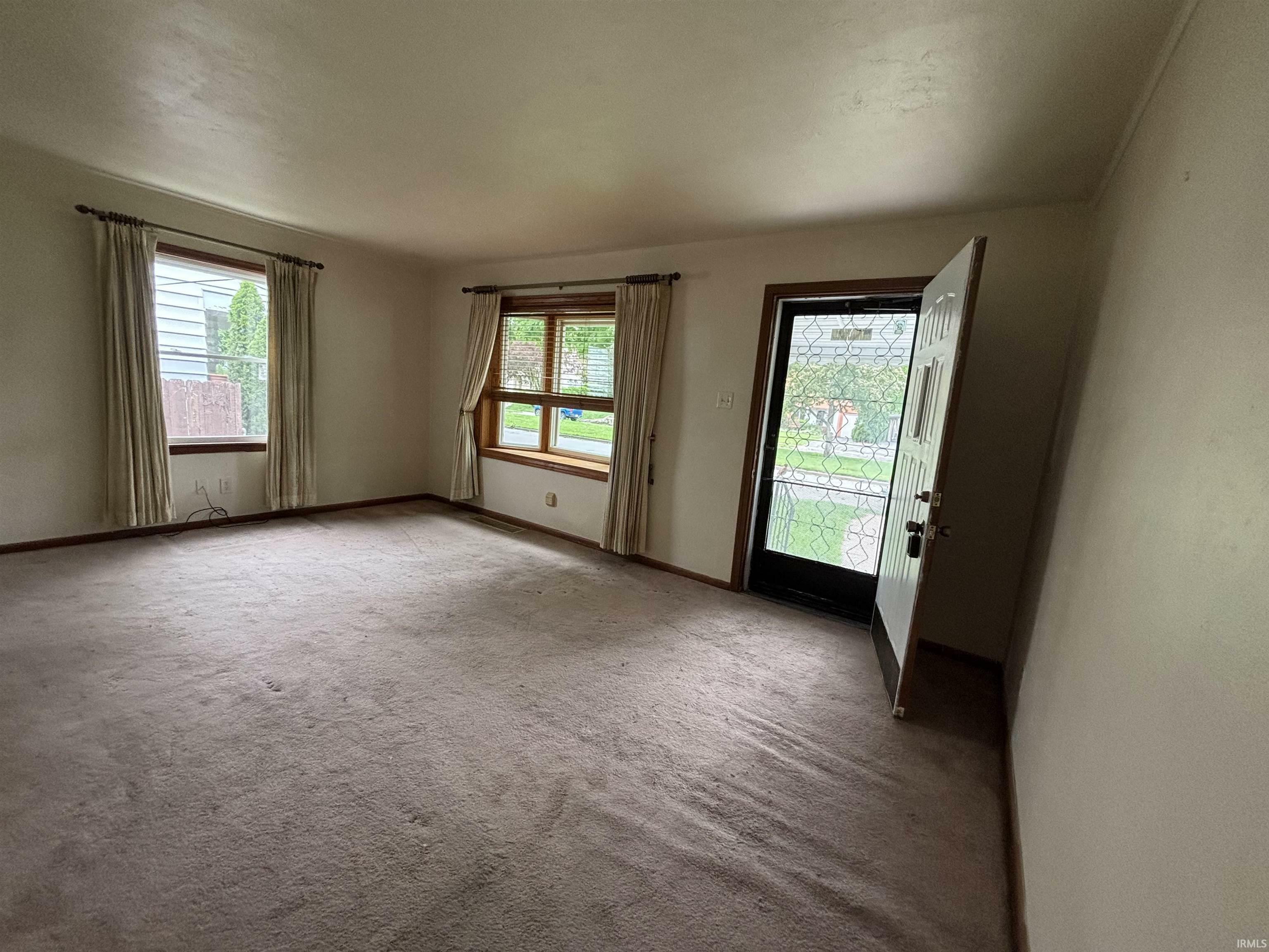 Property Photo: 919 Kensington Boulevard IN 46805