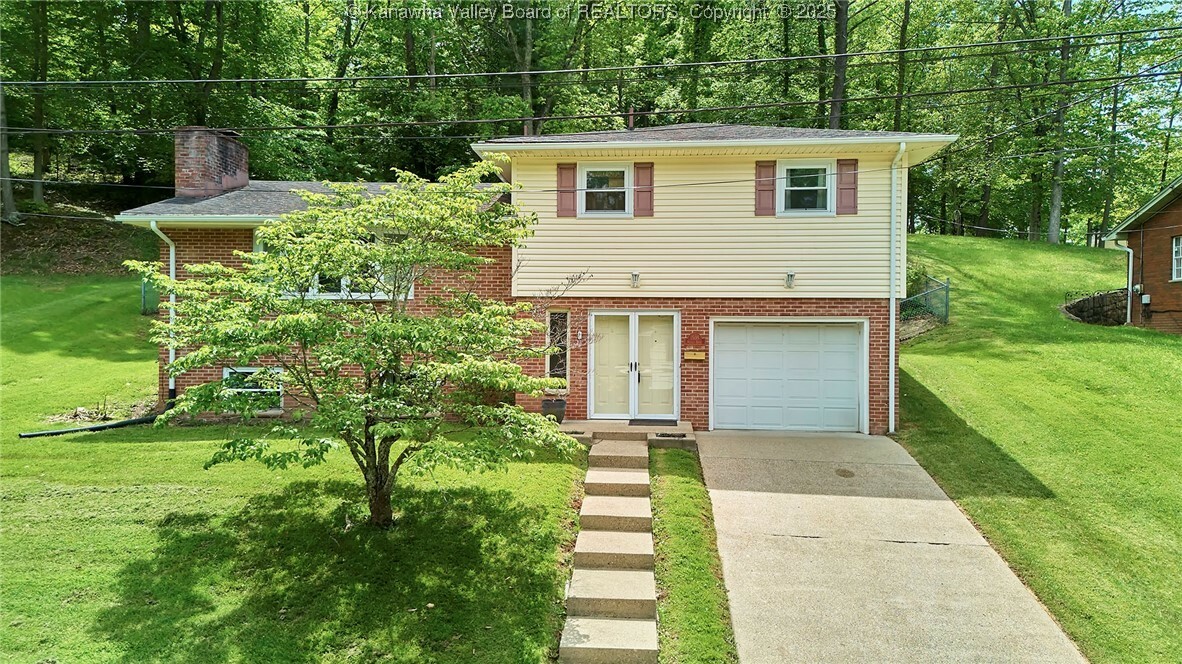 Property Photo: 1505 Village Drive WV 25309