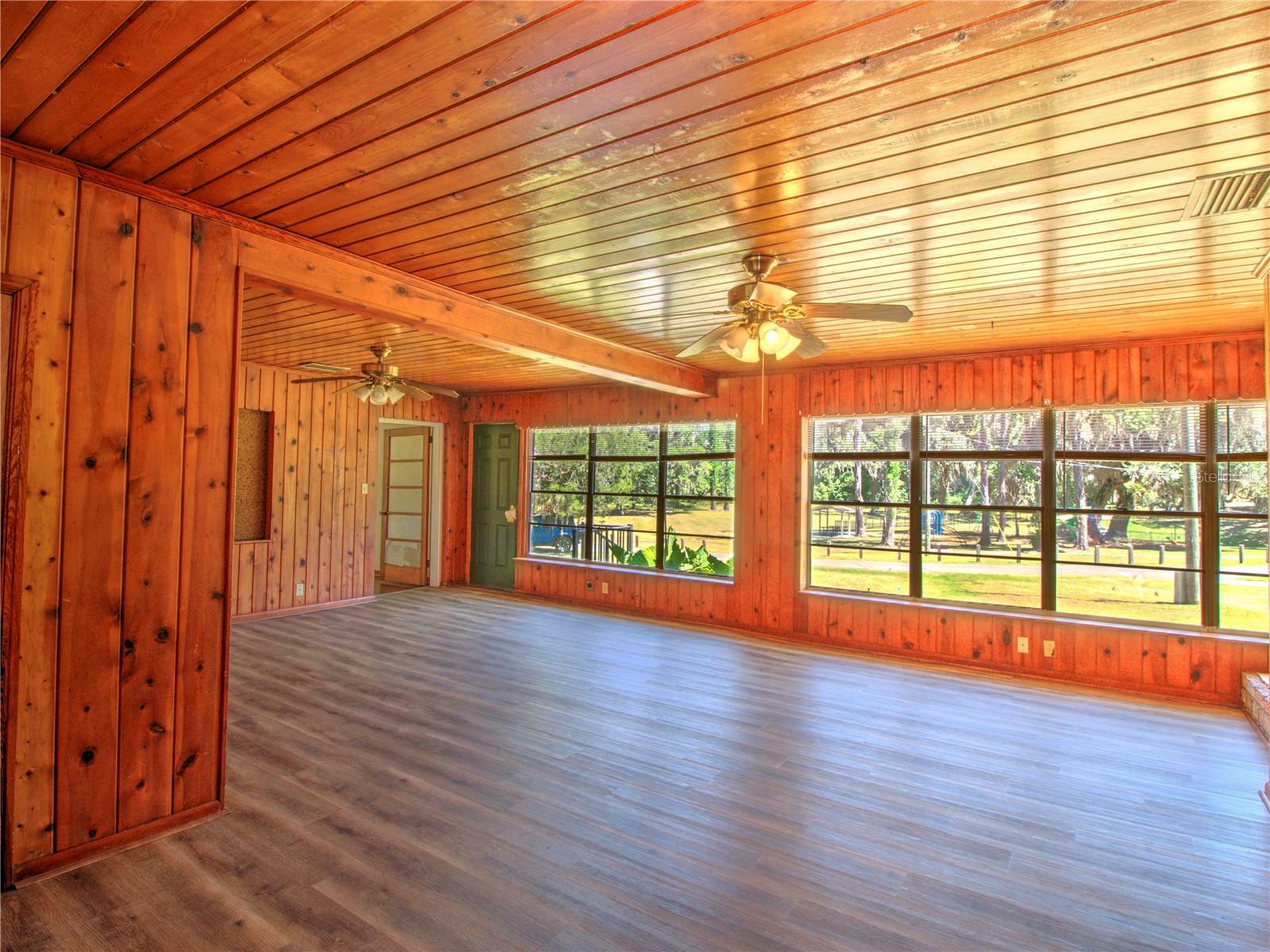 Property Photo: 834 NE 10th Avenue FL 34470