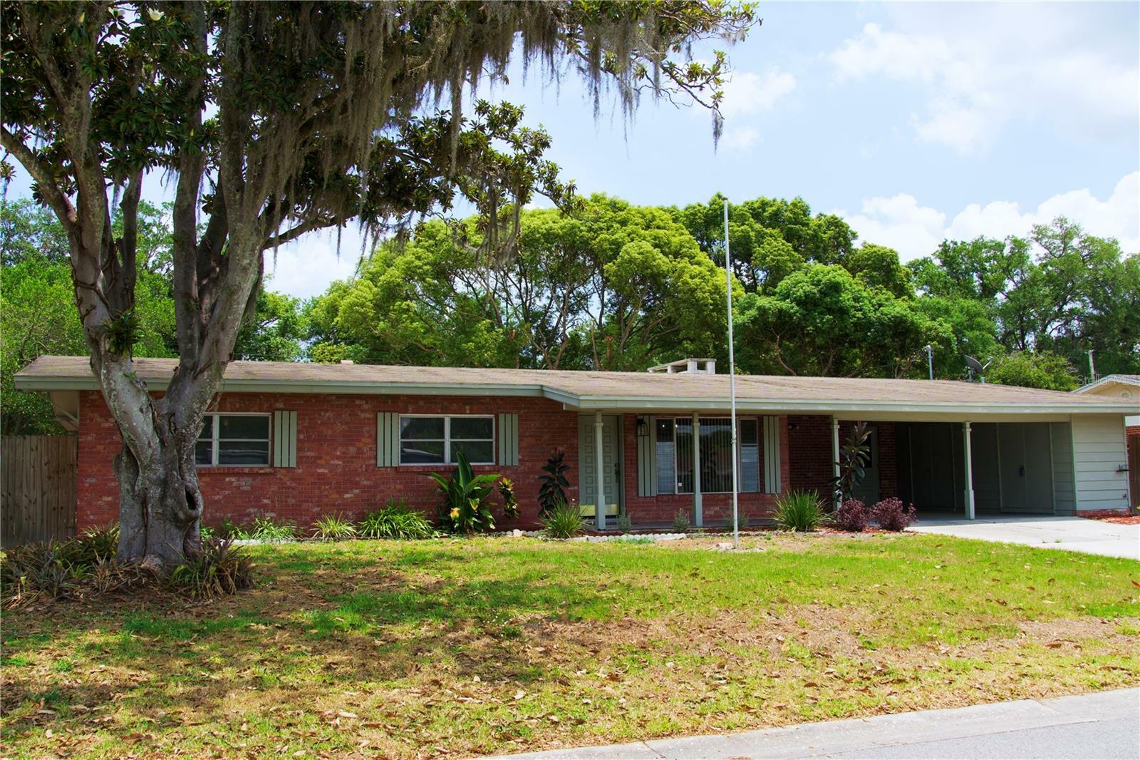 Property Photo: 5801 Poinciana Avenue FL 33809