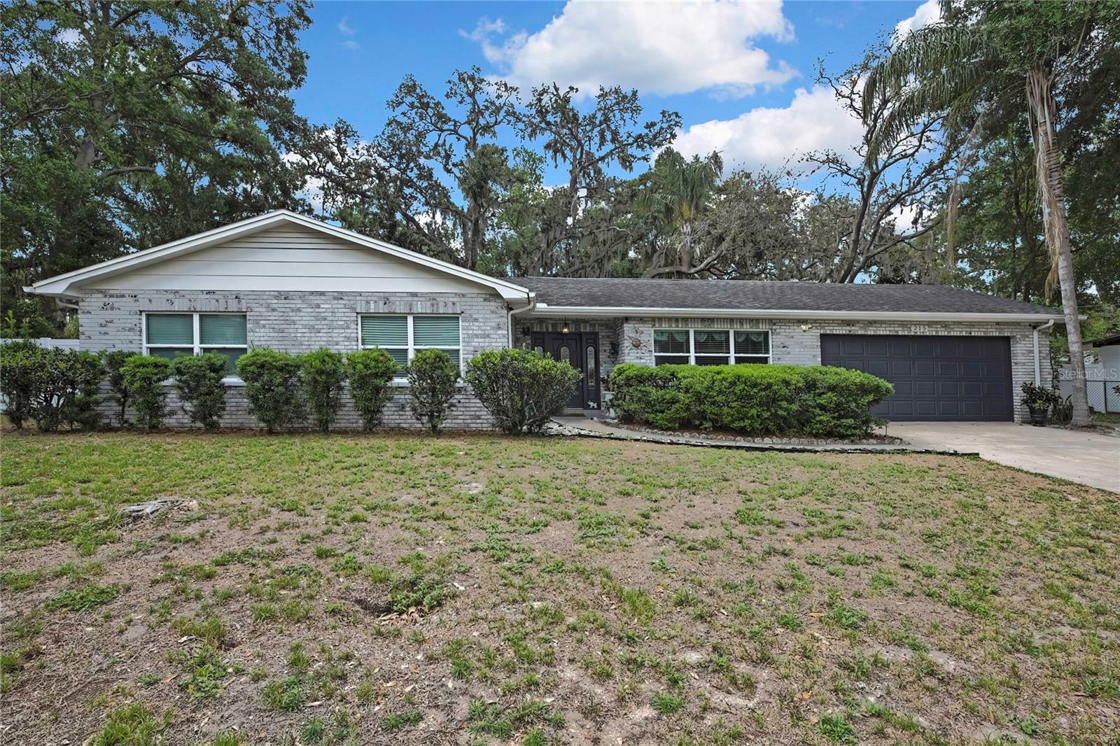 Property Photo: 215 Deer Park Avenue FL 33617