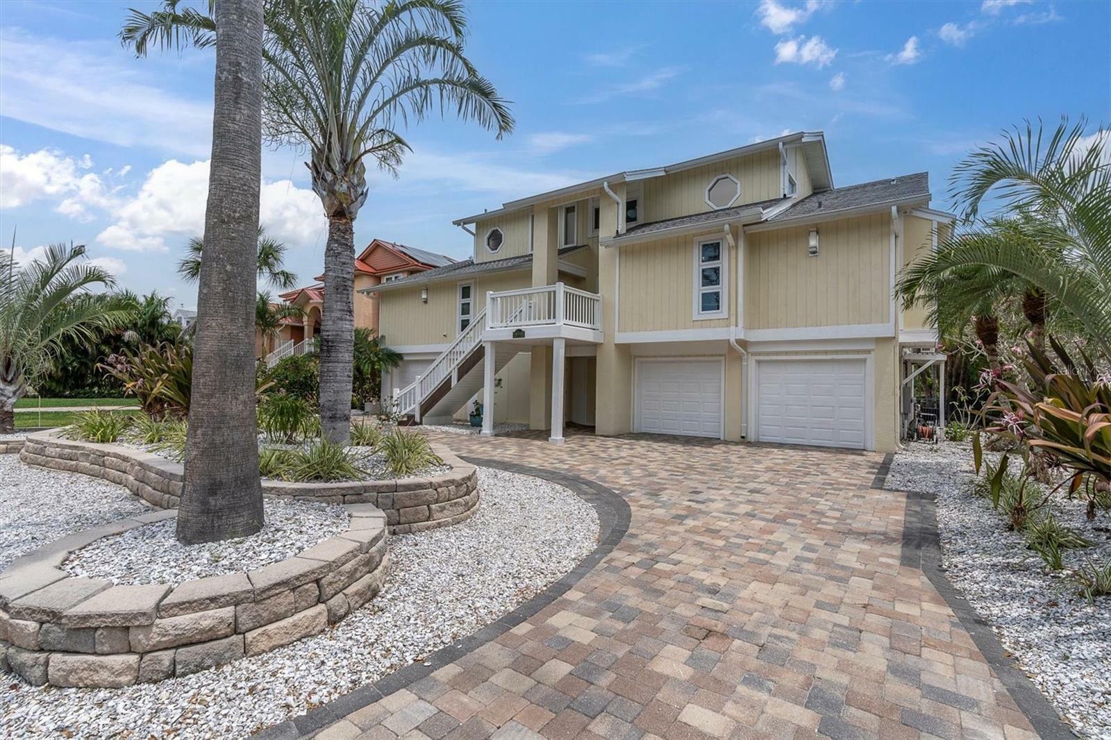 Property Photo: 633 Soundview Drive FL 34683