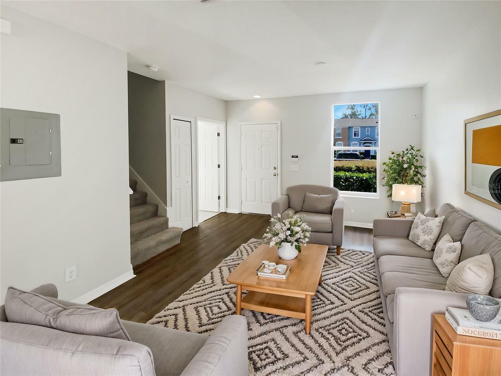 Property Photo: 1237 Blenhem Court FL 33543