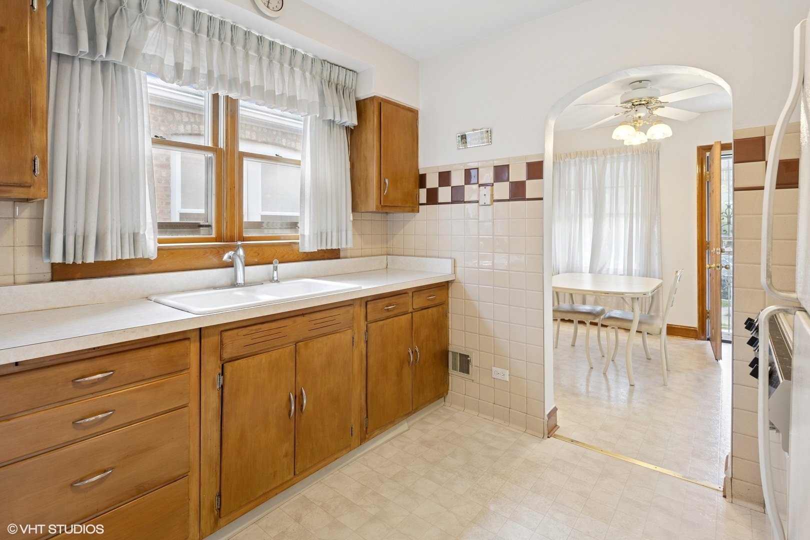 Property Photo: 5143 N New England Avenue IL 60656