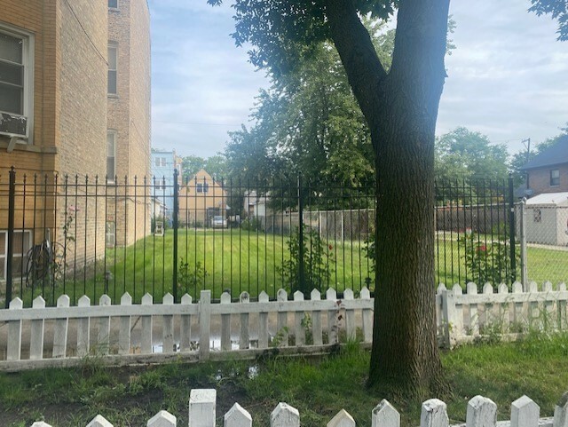 Property Photo: 2712 W Crystal Street IL 60622