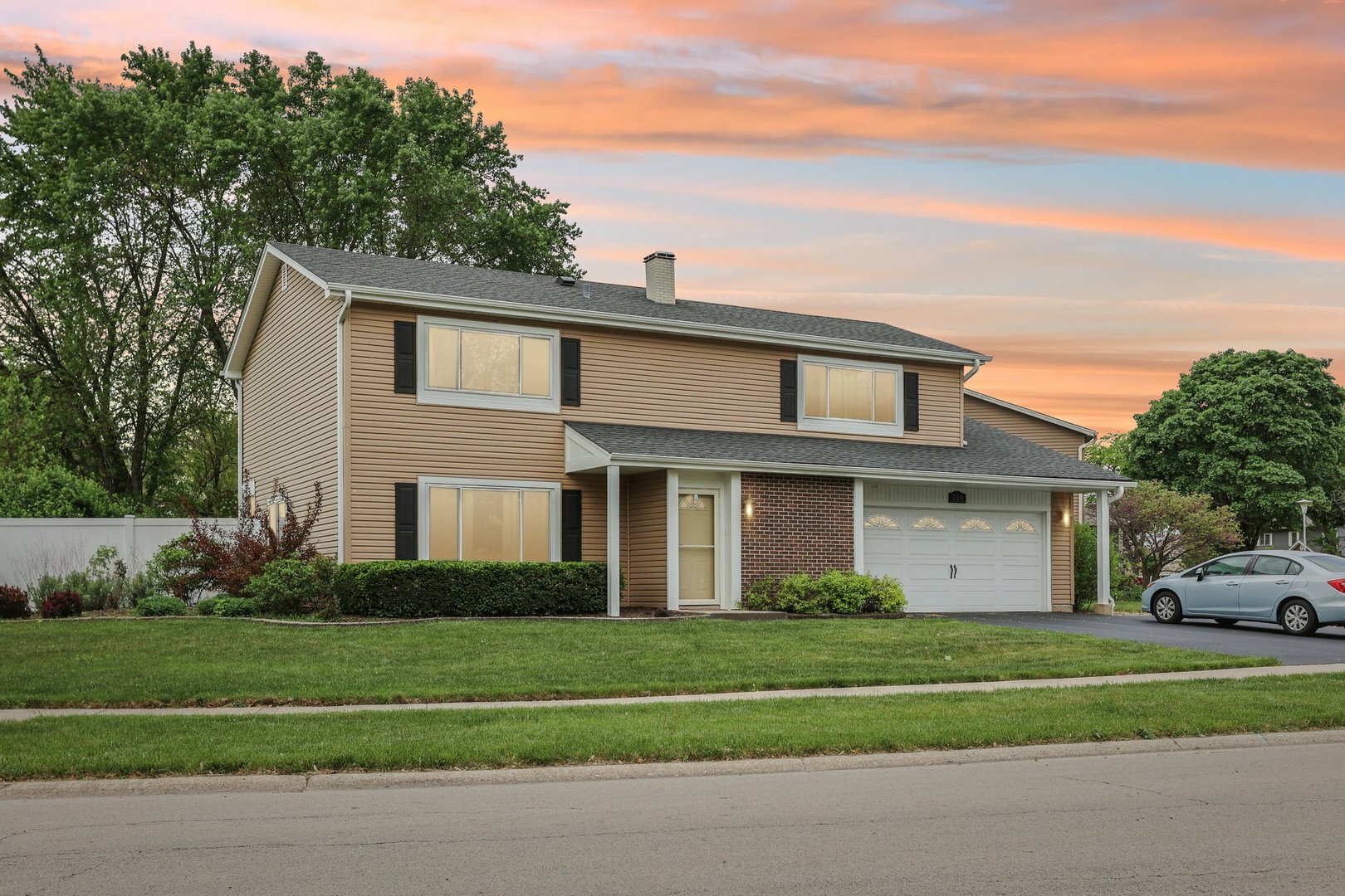 Property Photo: 719 Coral Avenue IL 60103