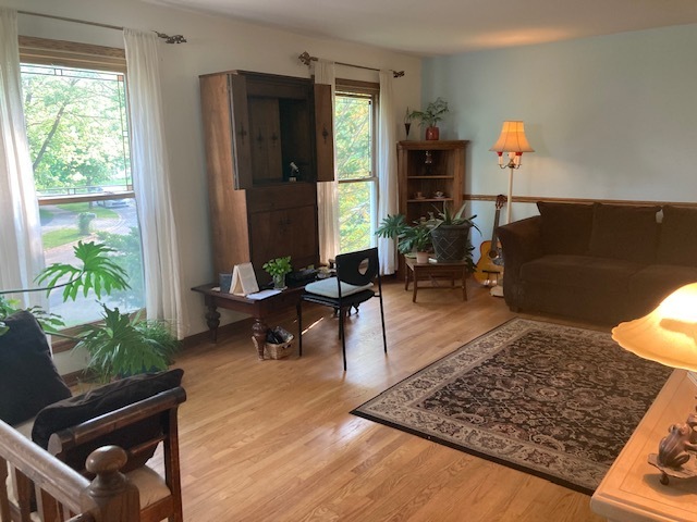 Property Photo: 1916 Saginaw Court IL 60565