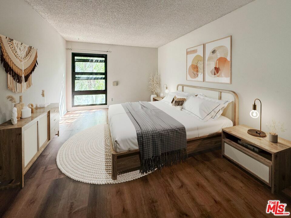 Property Photo: 7742 Redlands Street D3043 CA 90293