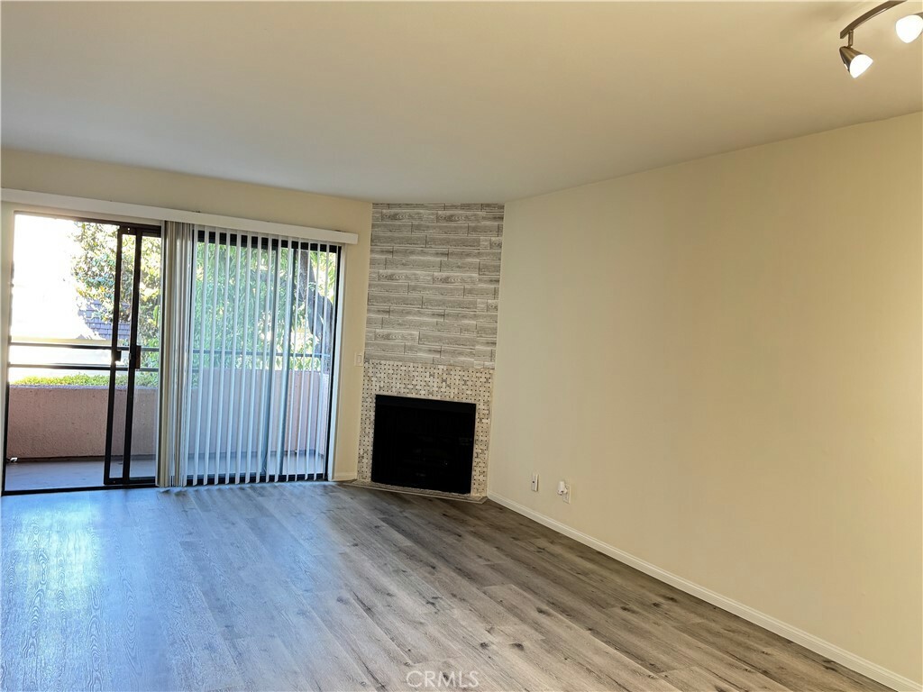 Property Photo: 4717 Ben Avenue 103 CA 91607