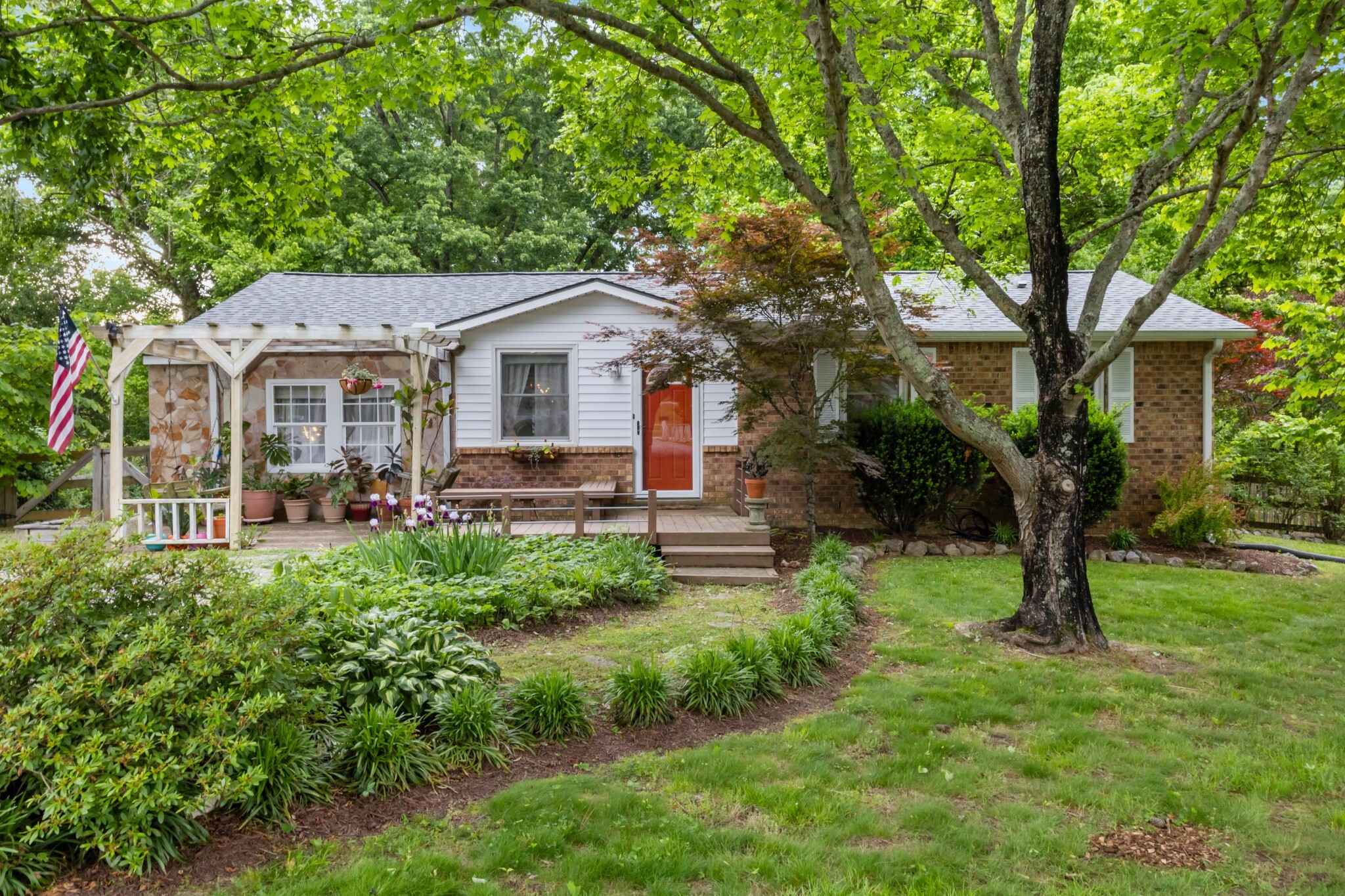 Property Photo: 112 Saint James St TN 37036