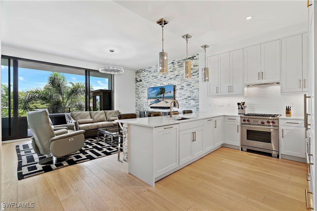 Property Photo: 850 Central Avenue 202 FL 34102