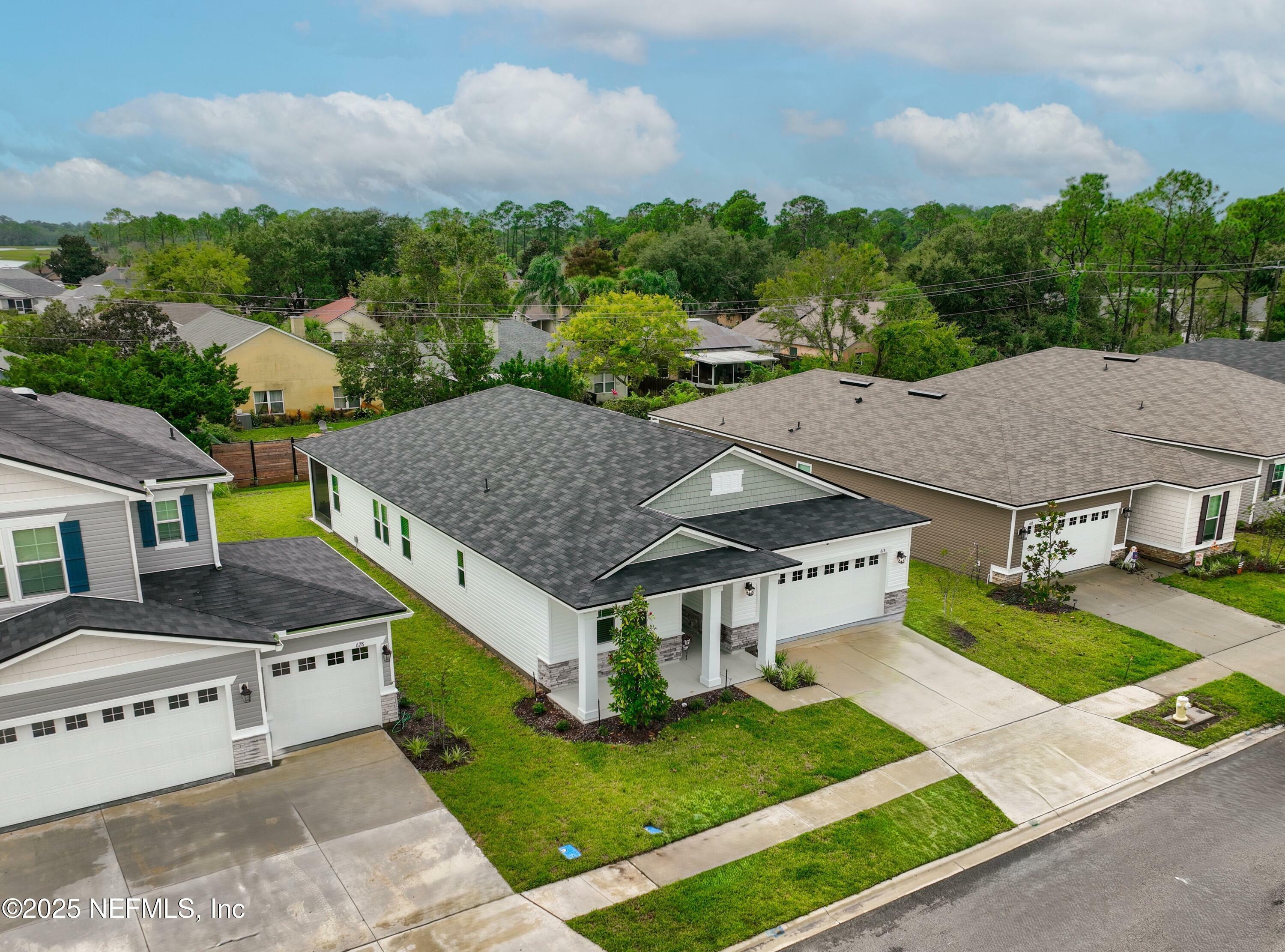 Property Photo: 618 Honeycomb Trail FL 32095