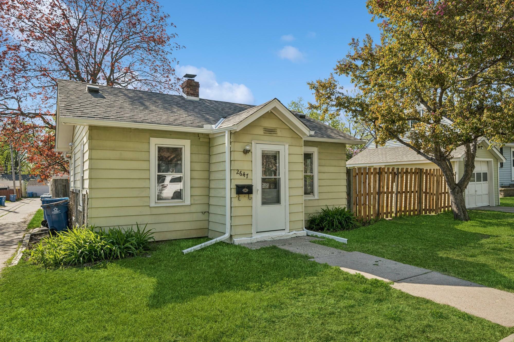 Property Photo: 2647 Abbott Avenue N MN 55422