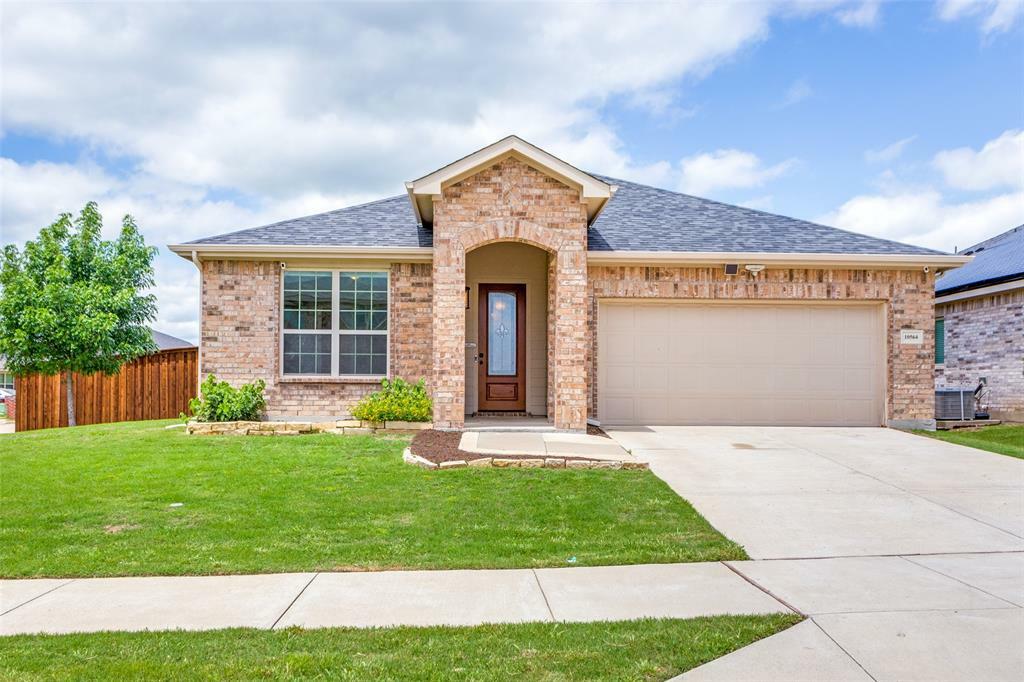 Property Photo: 10564 Wild Meadow Way TX 76108