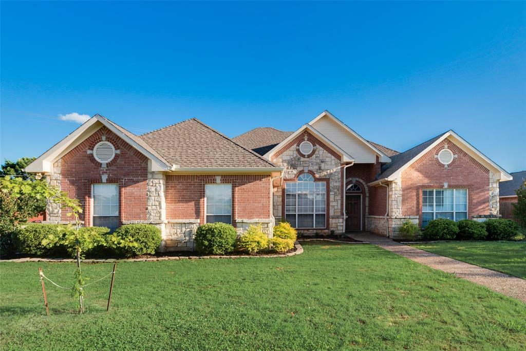 Property Photo: 609 Acorn Street TX 76258