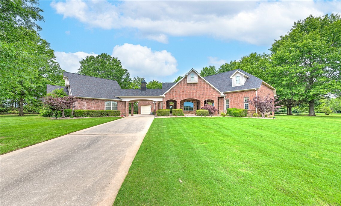 Property Photo: 1614 Lafite Lane AR 72703