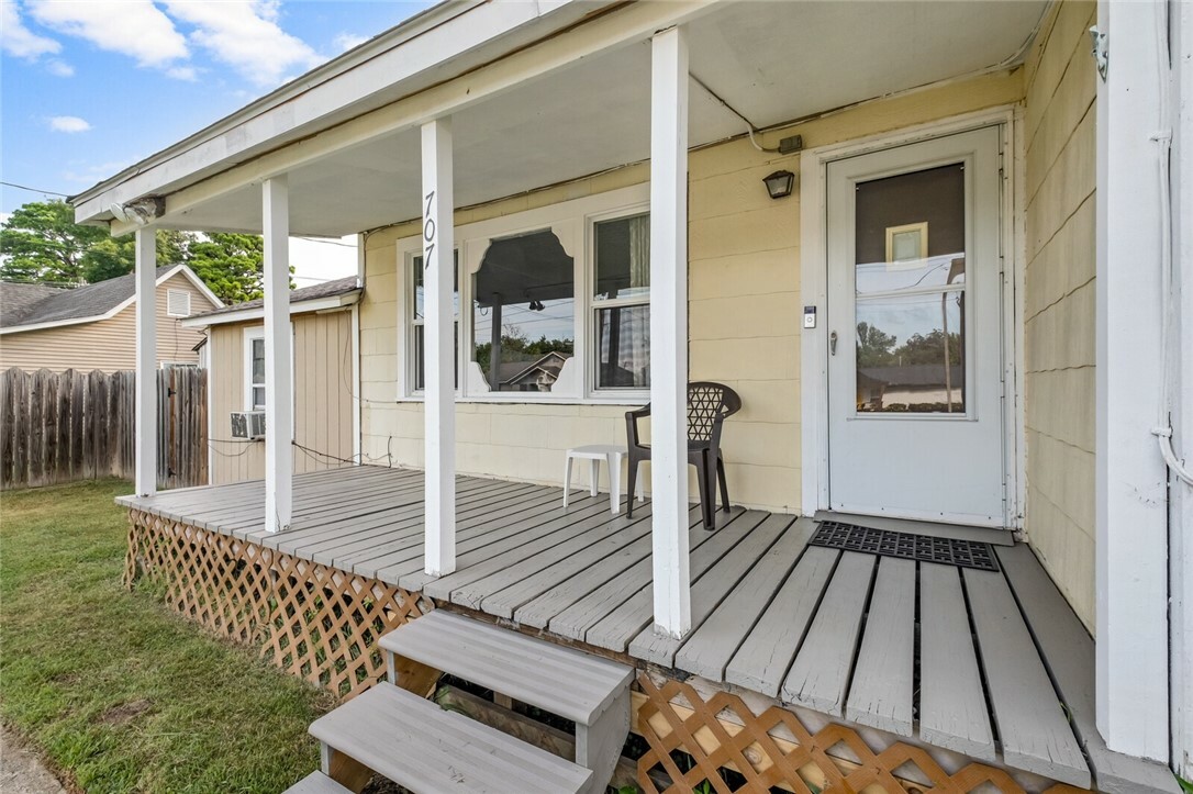 Property Photo: 707 S Hico Street AR 72761