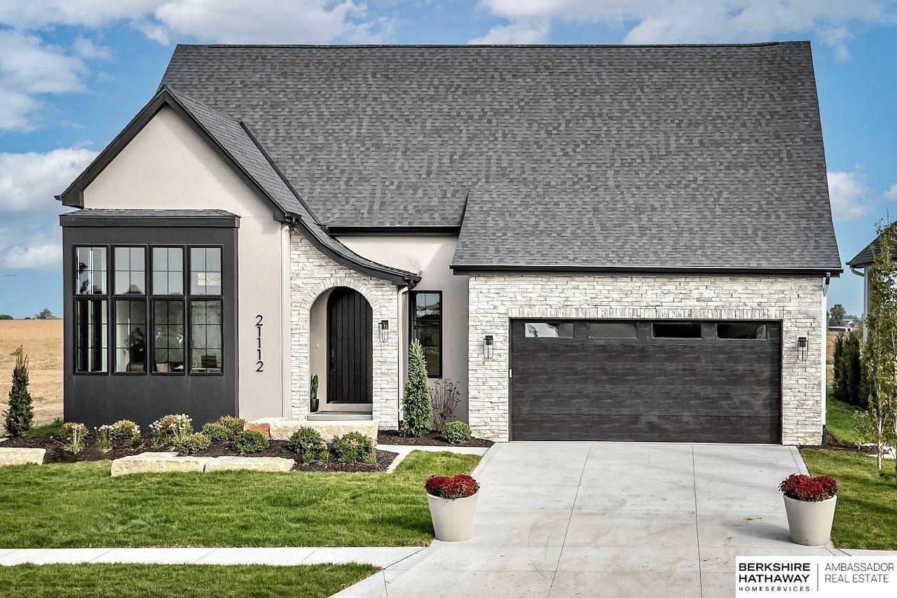 21112 Laurel Avenue  Omaha NE 68022 photo