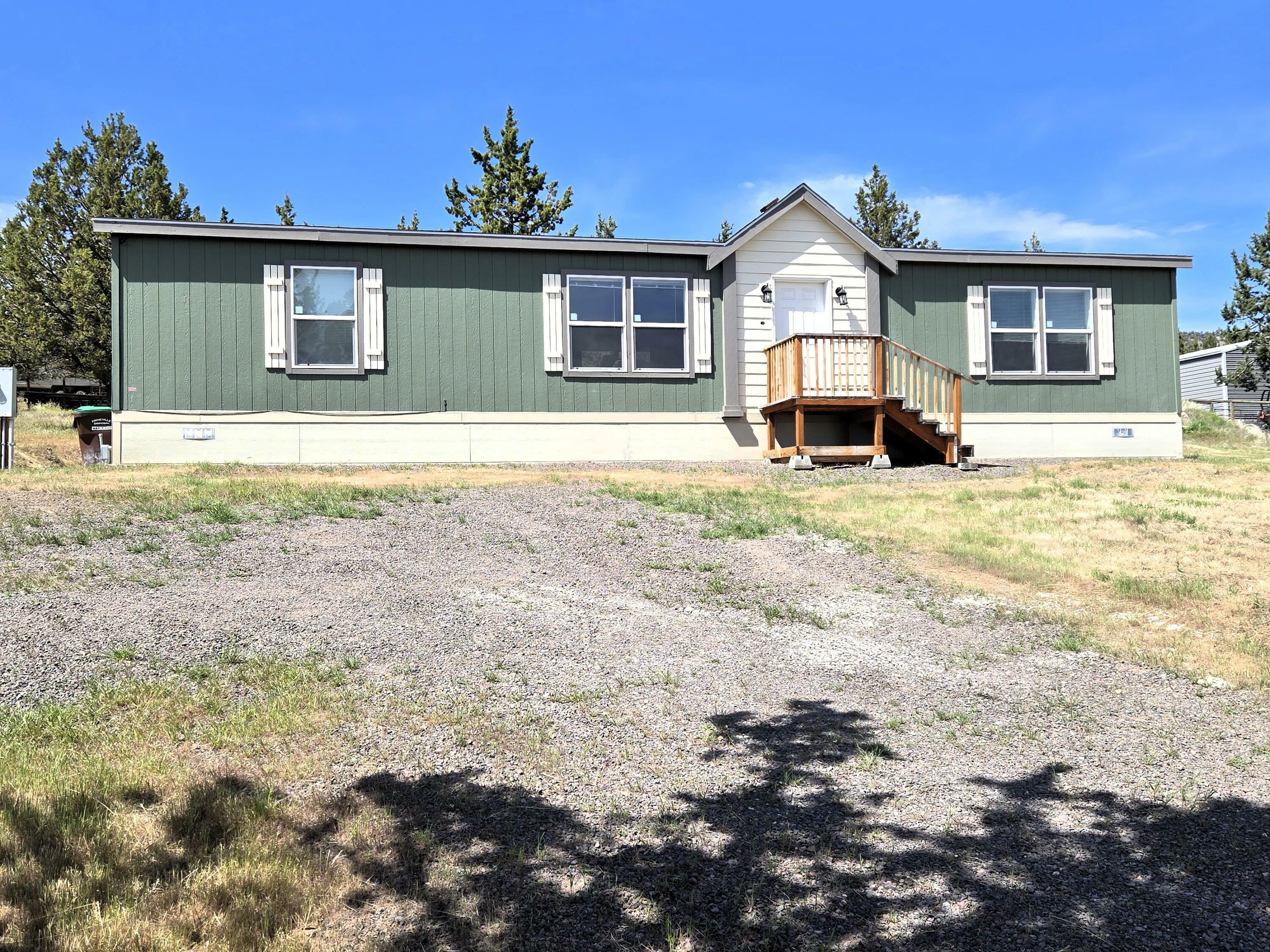 Property Photo: 6241 NW Foster Street OR 97754