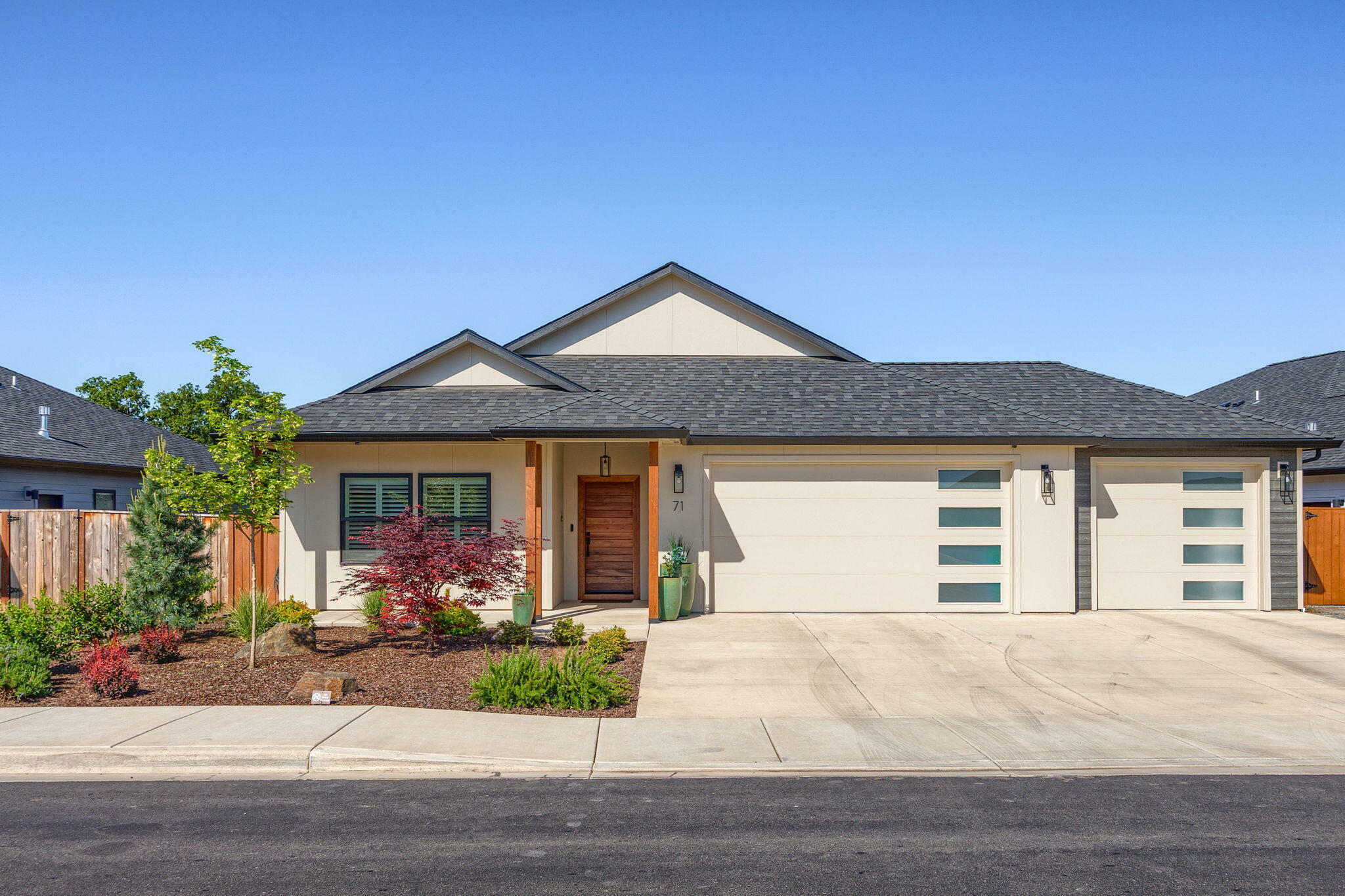 71 Woodlands Drive  Eagle Point OR 97524 photo