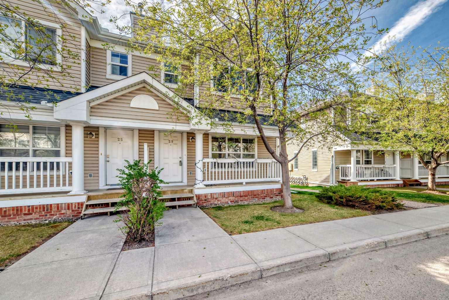 Photo de la propriété: 29 Country Village Gate NE AB T3K 0E7