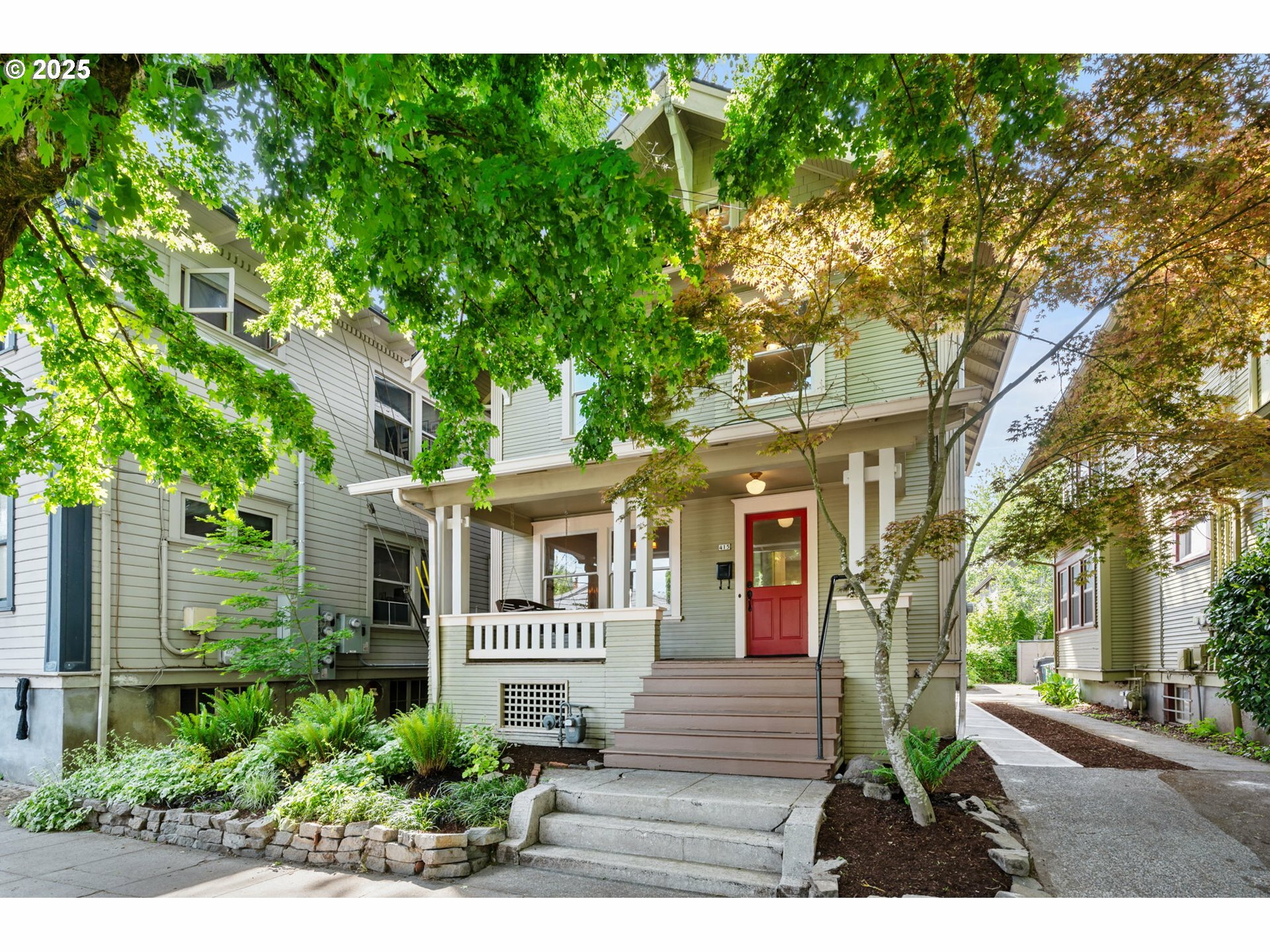 Property Photo: 415 SE 28th Ave OR 97214