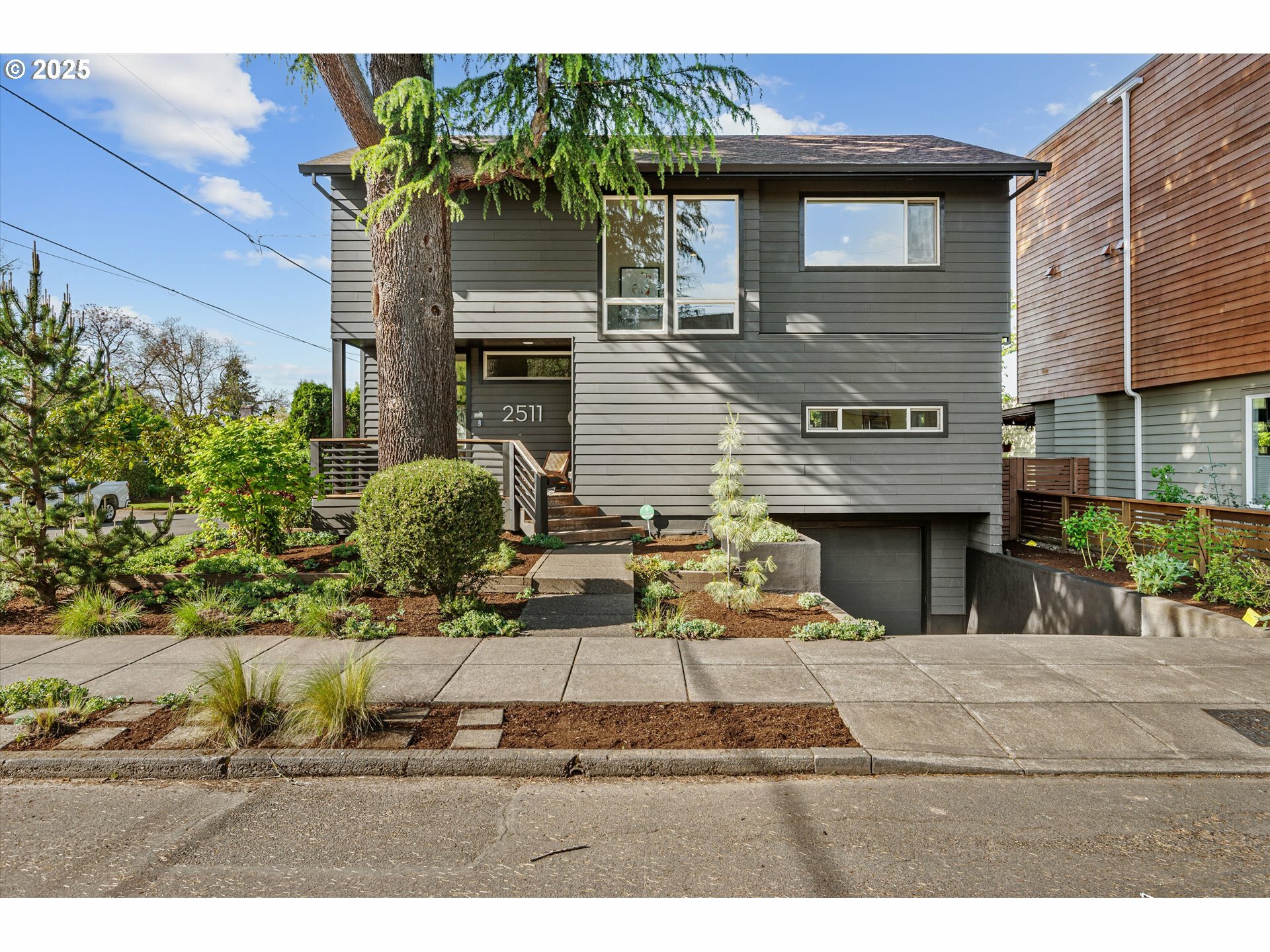 Property Photo: 2511 NE Highland St OR 97211