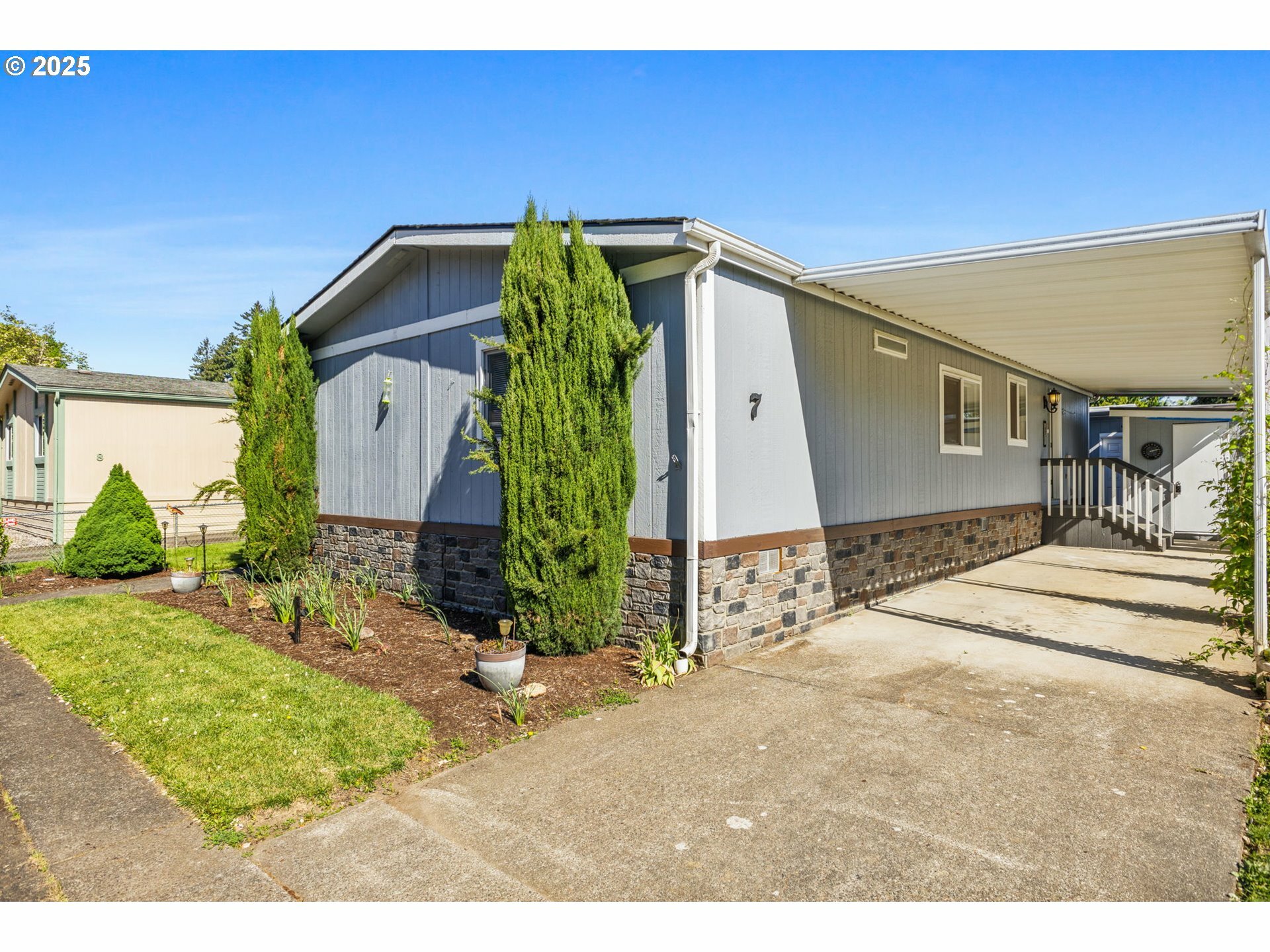 Property Photo: 10523 SE Linwood Ave 7 OR 97222