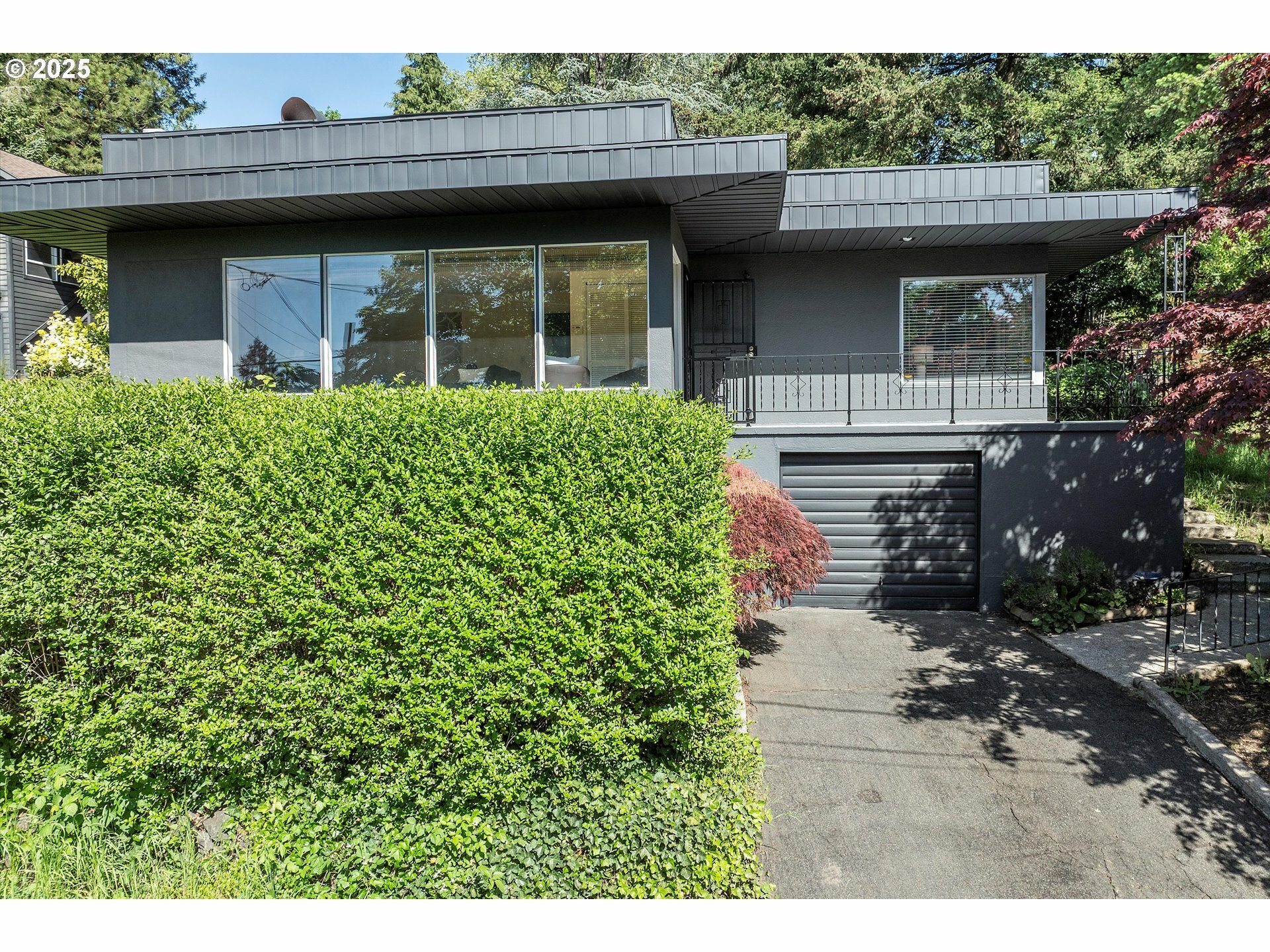 9532 SW Boones Ferry Rd  Portland OR 97219 photo