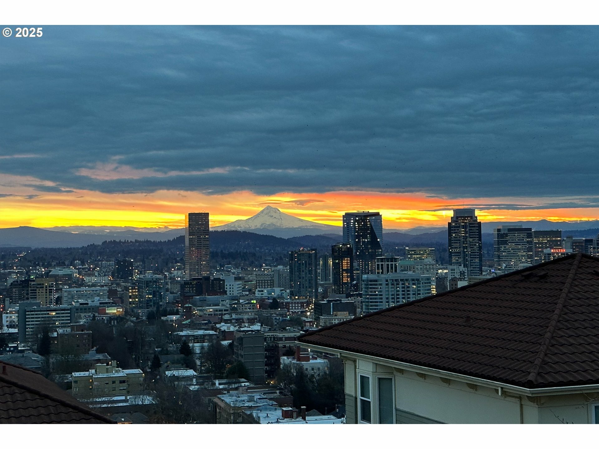 Property Photo: 335 NW Uptown Ter 2B OR 97210