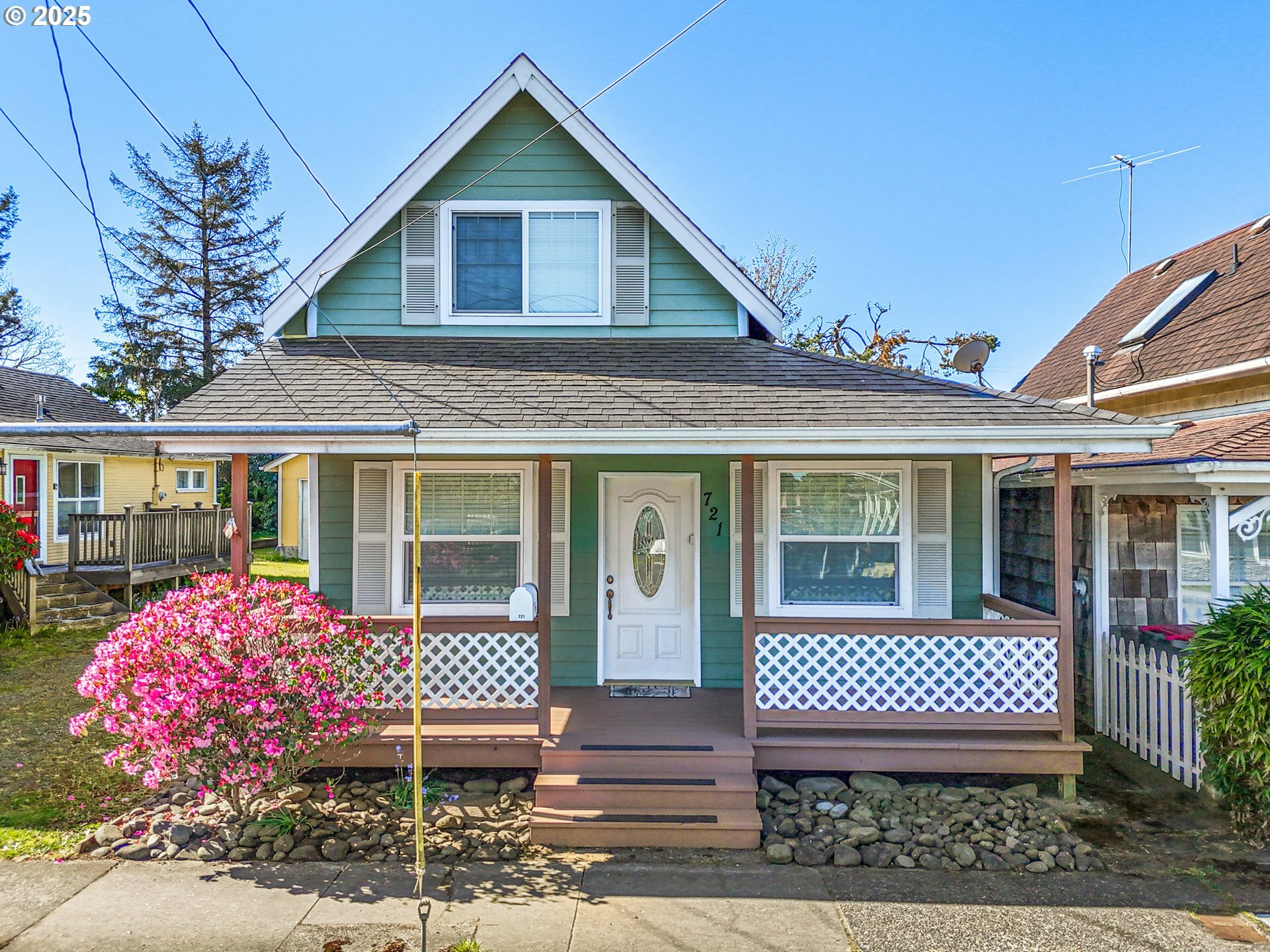 Property Photo: 721 12th Ave OR 97138