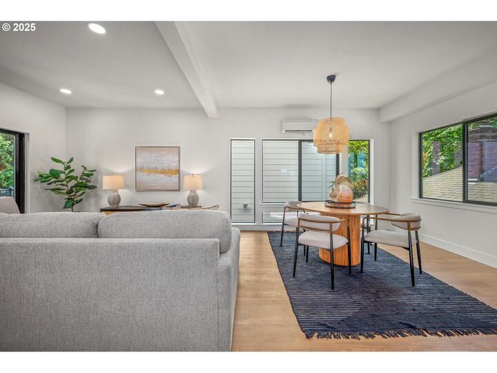 Property Photo:  10729 NE Fremont St  OR 97220 