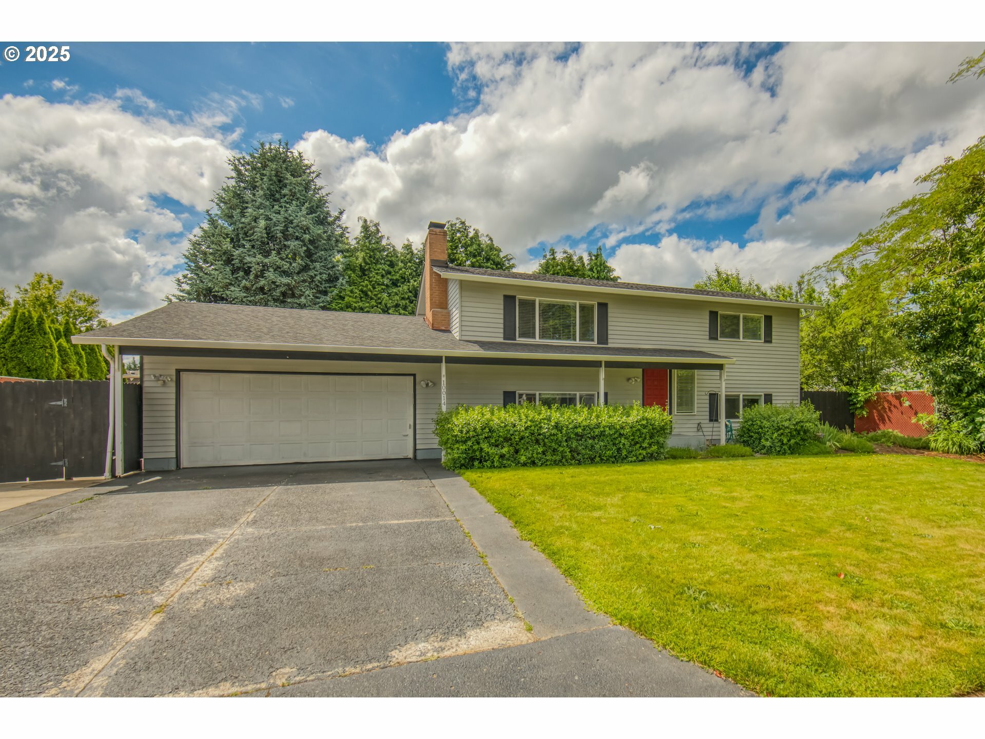 Property Photo:  10014 NW 16th Ave  WA 98685 
