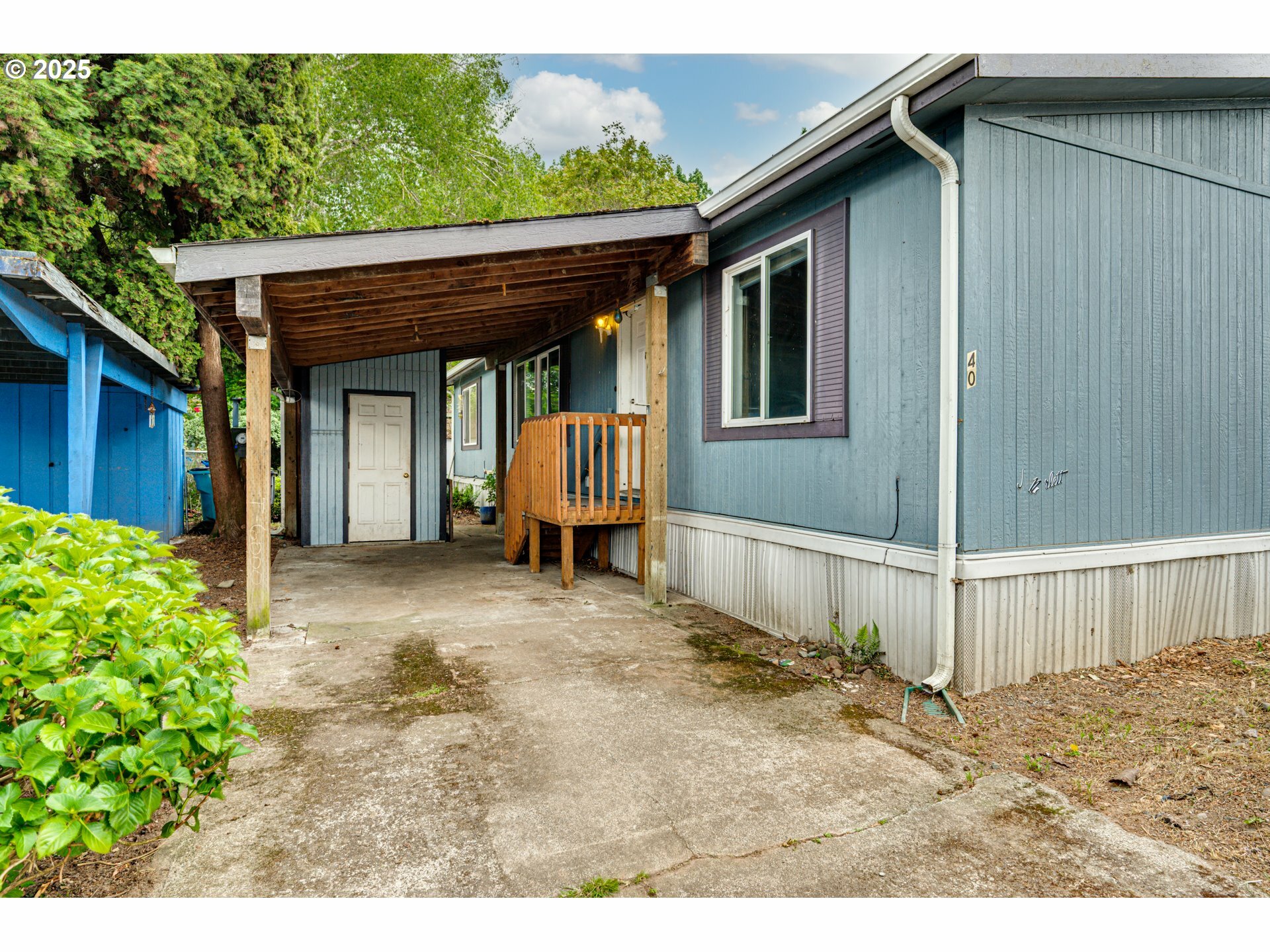 Property Photo: 6610 NW Whitney Rd 40 WA 98665