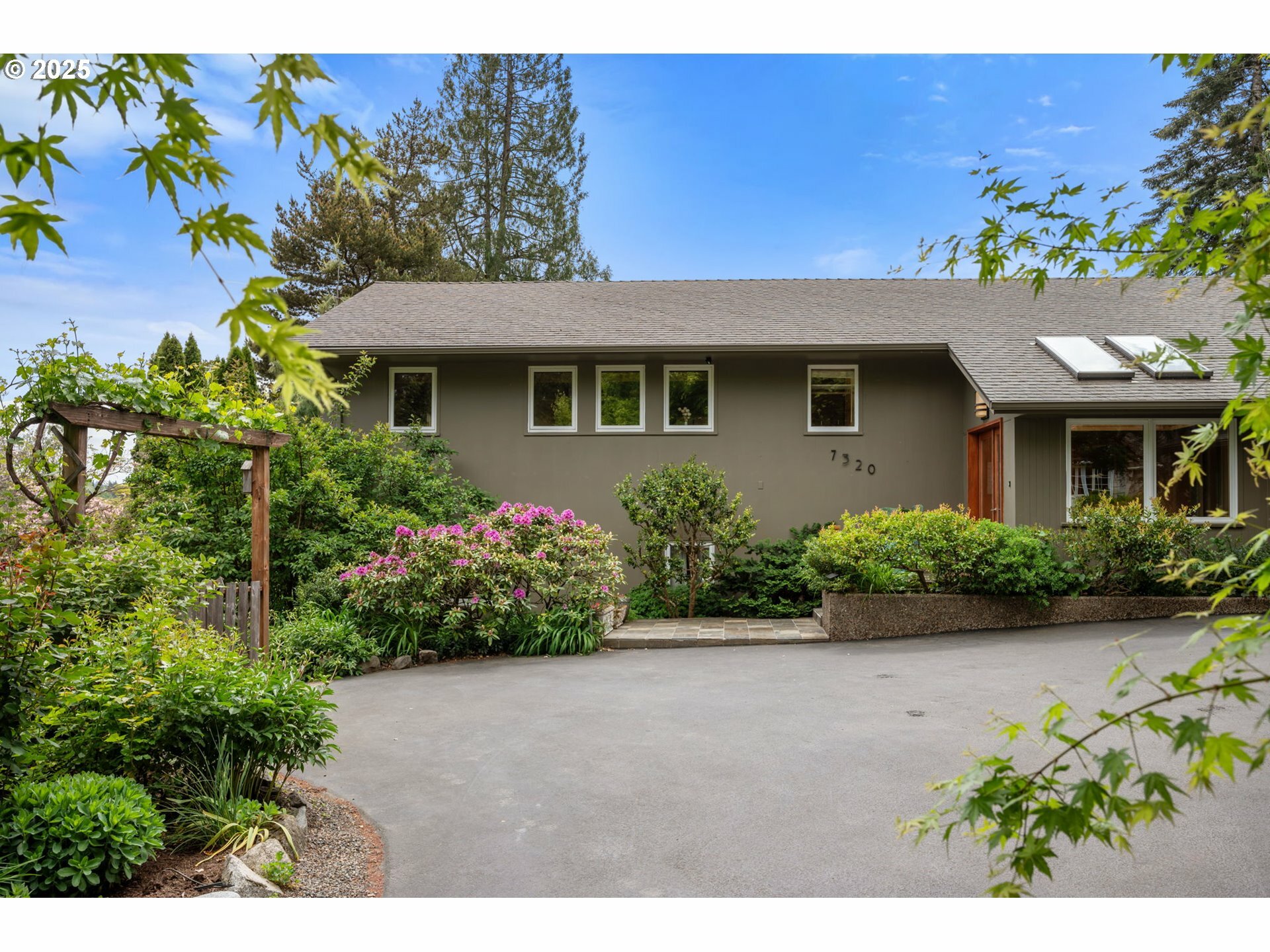 Property Photo: 7320 SW Northvale Way OR 97225