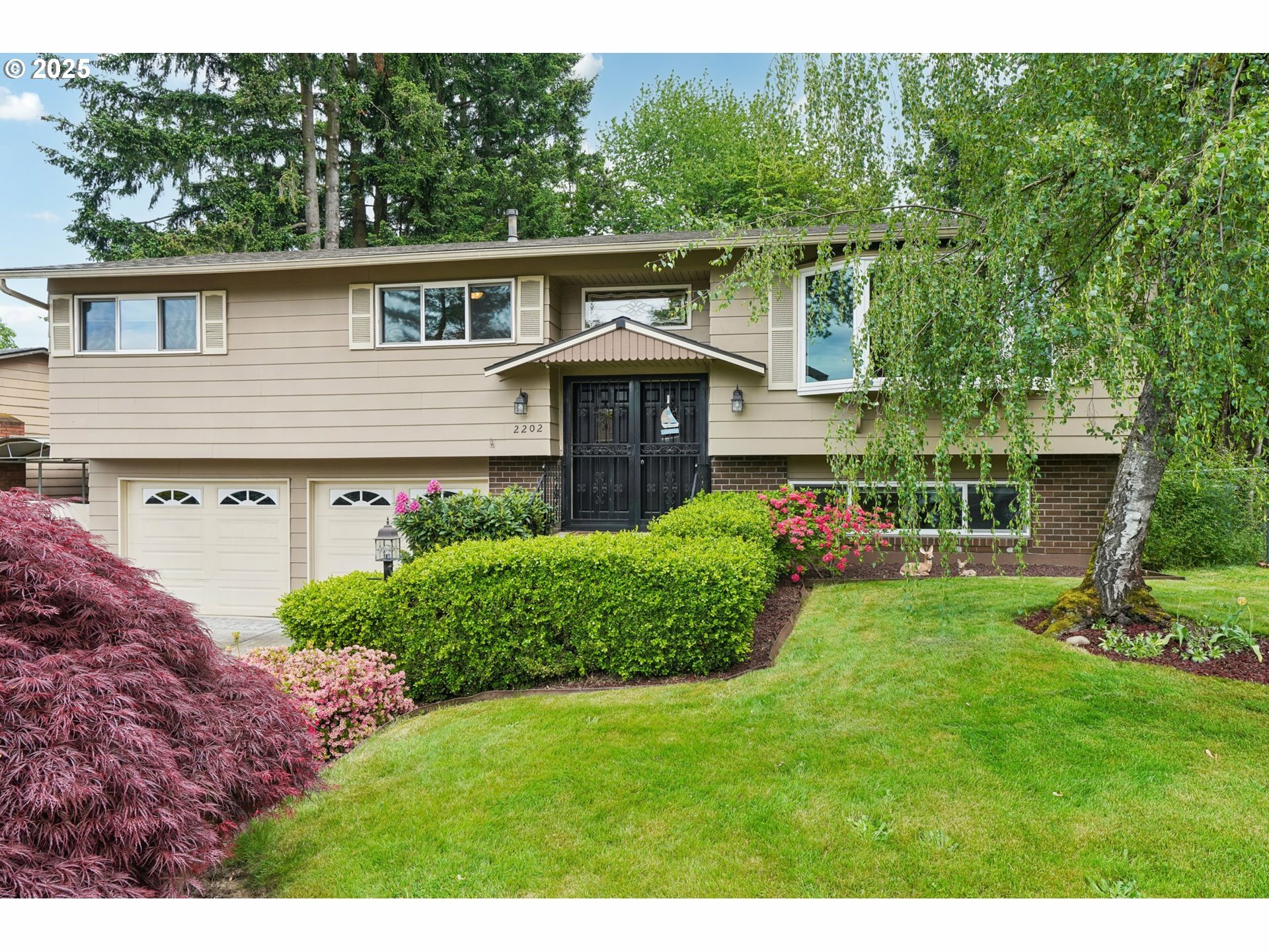 Property Photo: 2202 NE 203rd Ave OR 97024