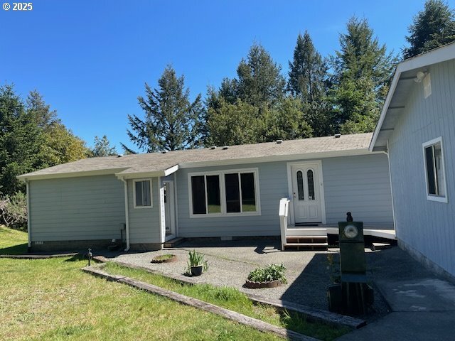 Property Photo: 98427 Van Pelt Dr OR 97415