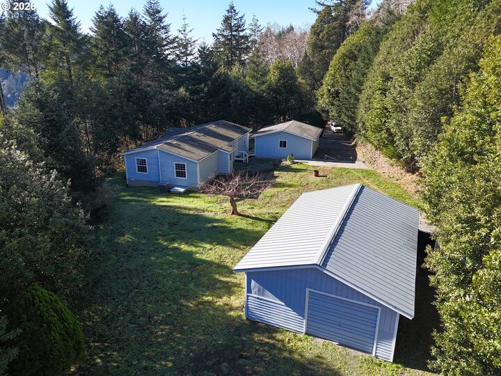 Property Photo: 98427 Van Pelt Dr OR 97415