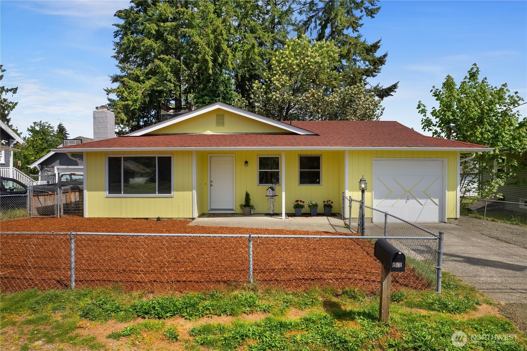 Property Photo: 526 E Arcadia Avenue WA 98584