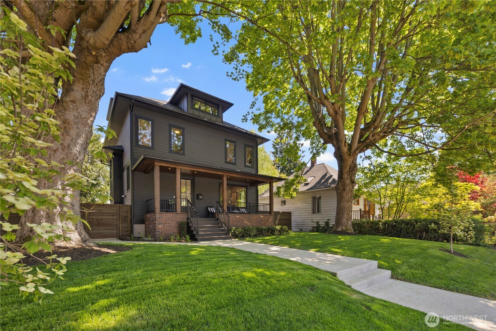 Property Photo: 3018 22nd Avenue W WA 98199